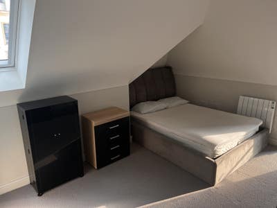 Large double room in Ashley Cross Main Photo