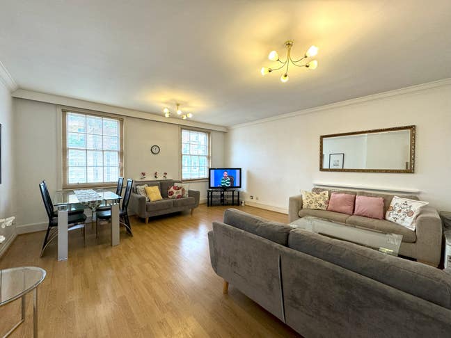 Large Spacious One Bedroom Flat in Mayfair  Main Photo