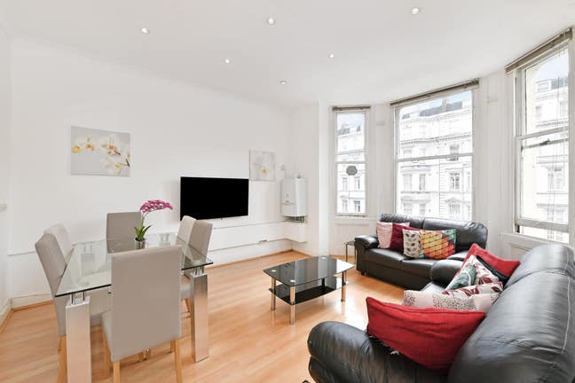 Large 2 Bedrooms Flat in South Kensington SW7 Main Photo