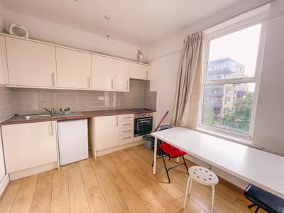 Studio in Holloway Road, Islington, N7 Main Photo