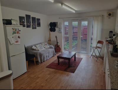 Large Double Room for 1 person only - Kew Gardens  Main Photo