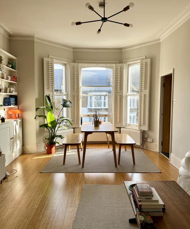 Sunny double room in beautiful peaceful flat Main Photo