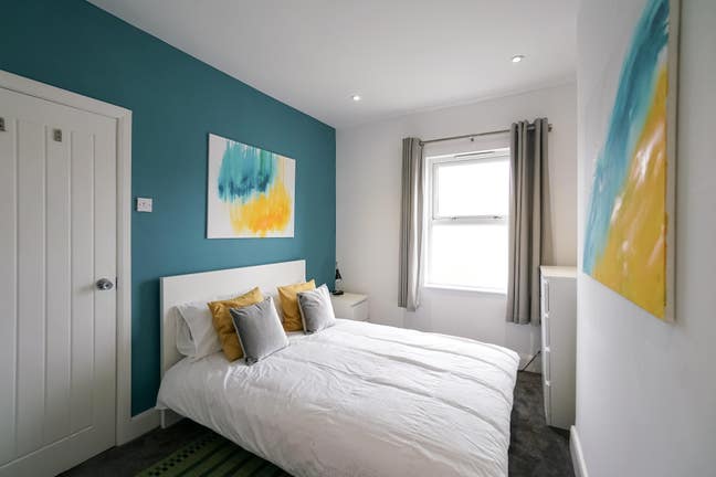 🍂 Autumn Sale! 🍂 Newly Painted Double Room Main Photo