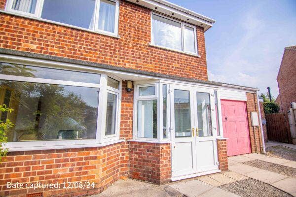 Overlooks York Uni - only 1 room remaining! Main Photo