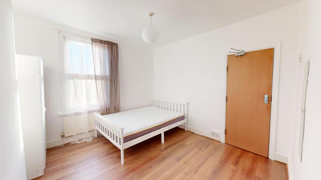 Spacious Room in a House Share, N22. All bills Inc Main Photo