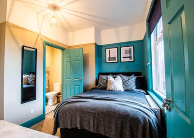 🤪🐛 Charming Ensuite Room Main Photo