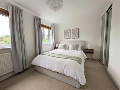 Double bedroom with private separate bathroom  Main Photo