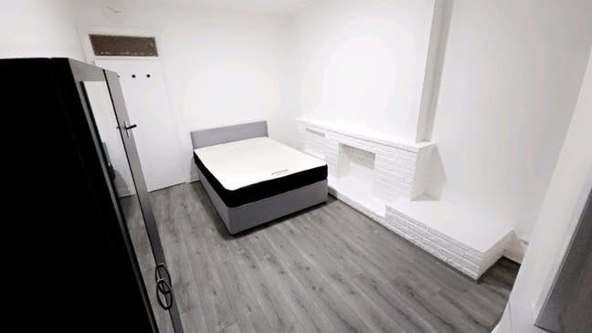 *Quiet* Room  1 Minute from  Gants Hill Station Main Photo