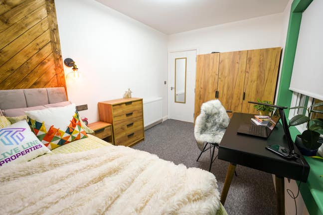 Luxury Rooms in Northeast Bristol - Shared Main Photo
