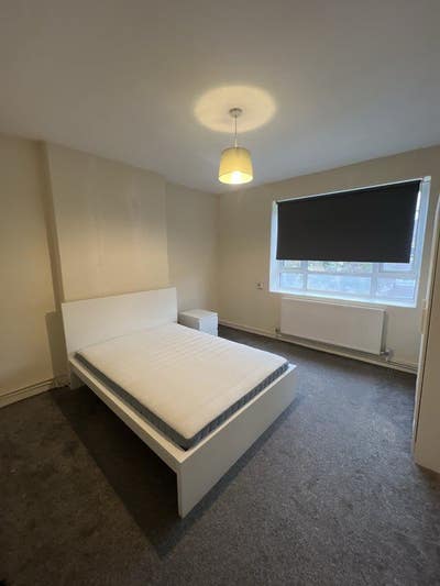 Whole flat - 3 double bedrooms in White city! Main Photo