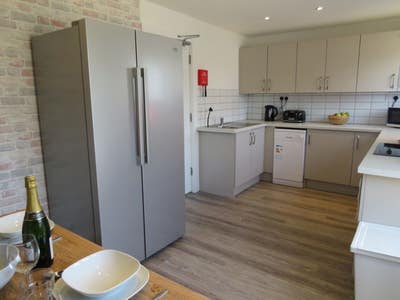 🏠 Double Room £625  | * Low Deposit | Free Rent 🏡 Main Photo