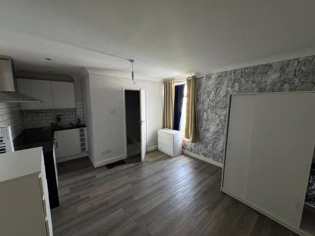 Studio Flat Rooms, Ensuite Double Main Photo