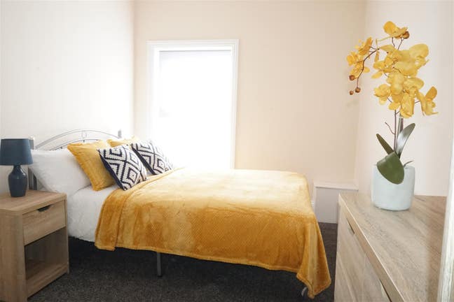 Room 5, Beverley Road  Main Photo