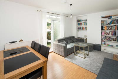 3 bedroom flat to let in st John's Wood NW8  Main Photo