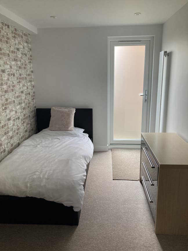 Furnished Double Room  Main Photo