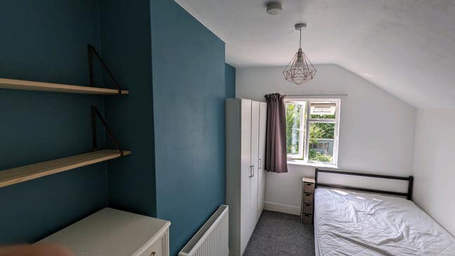 Lovely Home w/ Young Professionals. All Bills Incl Main Photo