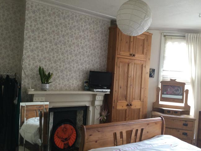 Large furnished bedroom from  December Mon-Friday Main Photo