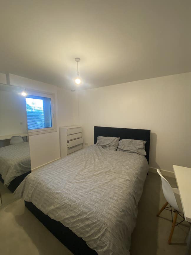 En-Suite King Size Bed Fully Furnished Main Photo