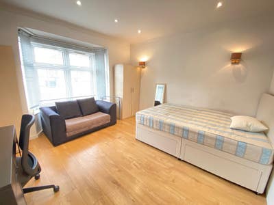 **Spacious Double Room**Ground Floor**Acton**W3 Main Photo