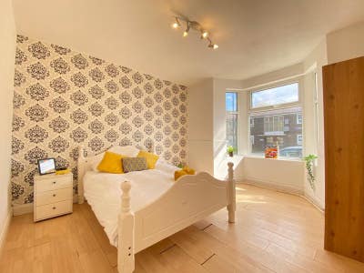 Cozy big room, 10 mins walk to Lewisham Station Main Photo