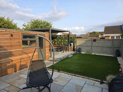 2600 x 2800 Double room  in a modern house Main Photo