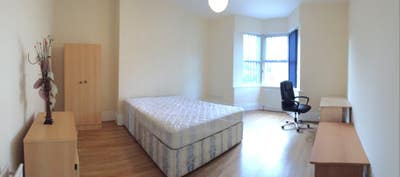 Rooms from Sept in 7 bed Heaton house from £450pm. Main Photo