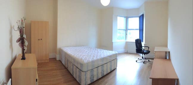 Rooms from Sept in 7 bed Heaton house from £450pm. Main Photo