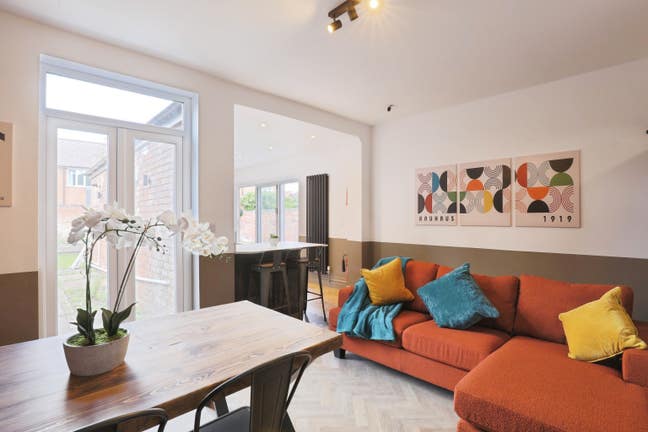 Large All En Suite House Main Photo