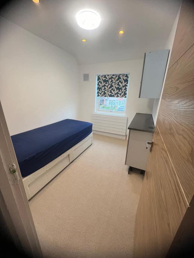 Spacious single room in newly refurbished house  Main Photo