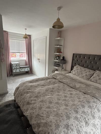 Very Large bedroom with King Bed Main Photo
