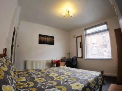 Excellent double room to rent Main Photo