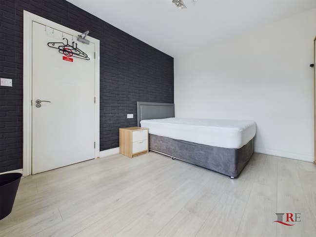 Double Room to Rent Near Willesden Junction Main Photo