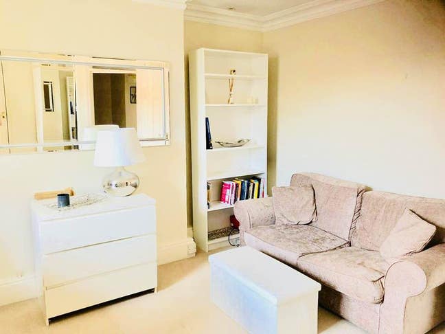 Cosy double room in Chelsea available now Main Photo