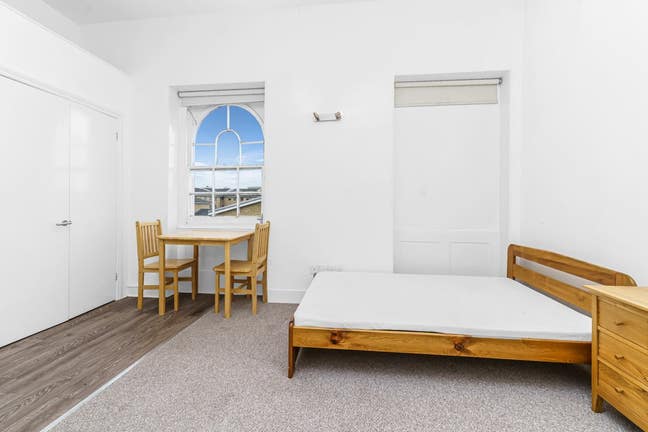 Bright & Spacious Studio near Cally Rd/Kings Cross Main Photo