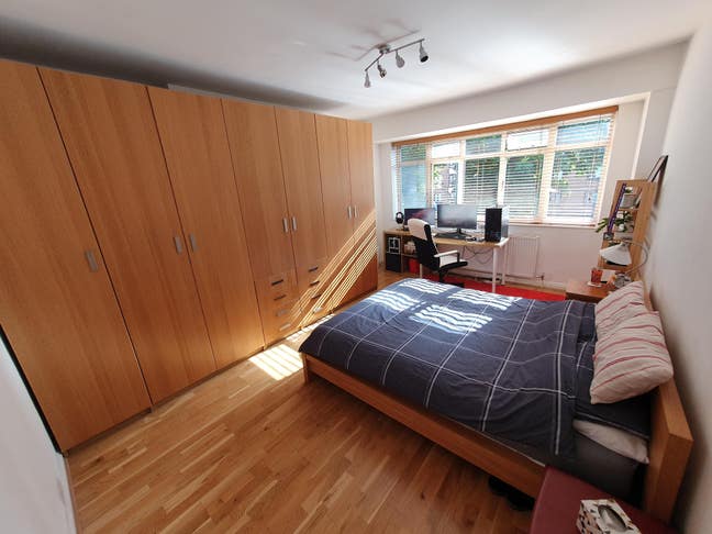 Spacious Double Room Available in Superb W3 House Main Photo