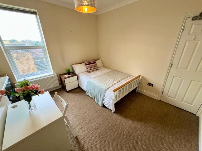 Lovely Rooms in Zone 2* Safe & Quiet Area Main Photo