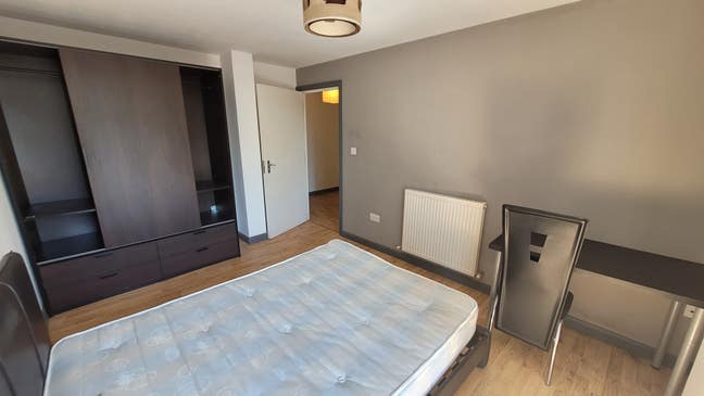Three Bedroom Apartment To Rent In WhiteChapel, E1 Main Photo