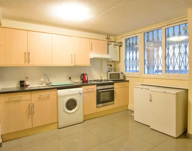 4 Bed Flat (No Living Room) in St Johns Wood. NW8 Main Photo