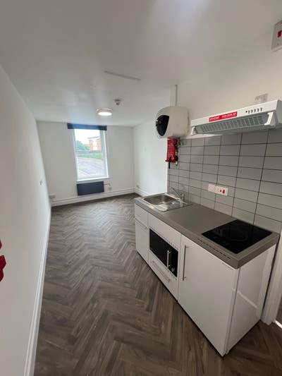 Studio flat to let in north woolwich E16 Main Photo