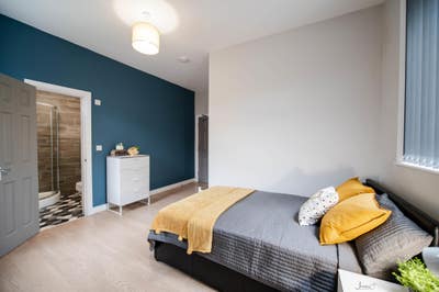 Premium ensuite, close to Wigan 🏥 infirmary  Main Photo