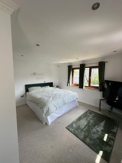 Spacious Furnished Room with Private En-Suite  Main Photo