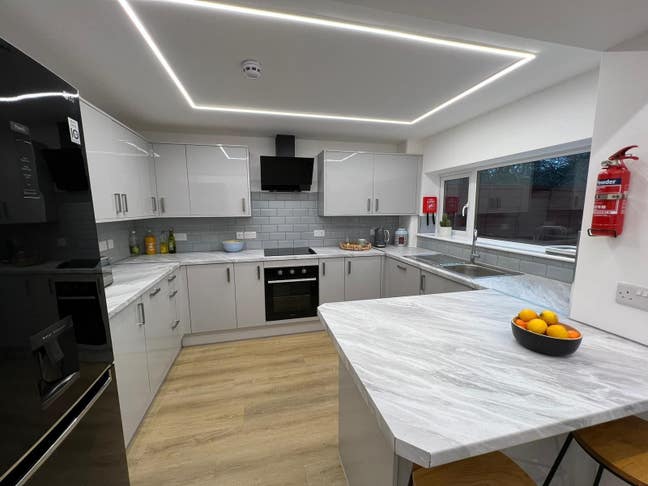 Charming house share ideal for young professionals Main Photo