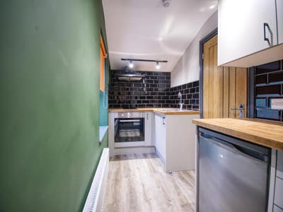 Studio-Style Room, En-Suite & Bills Inc. Main Photo