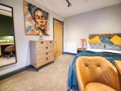 Large Luxury Studio En-Suite Room - Bills inc. Main Photo