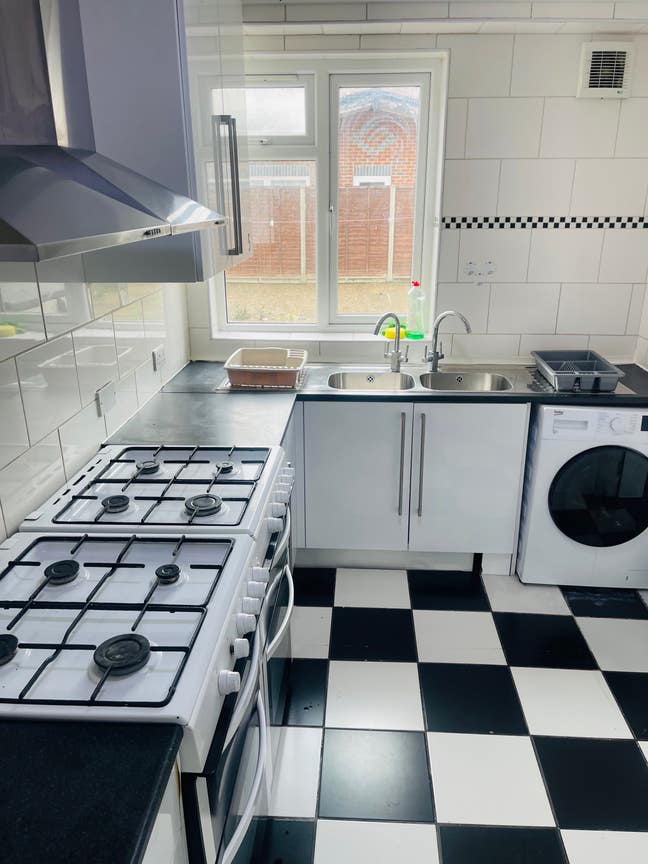 Rooms for rent in Hounslow TW3 Main Photo