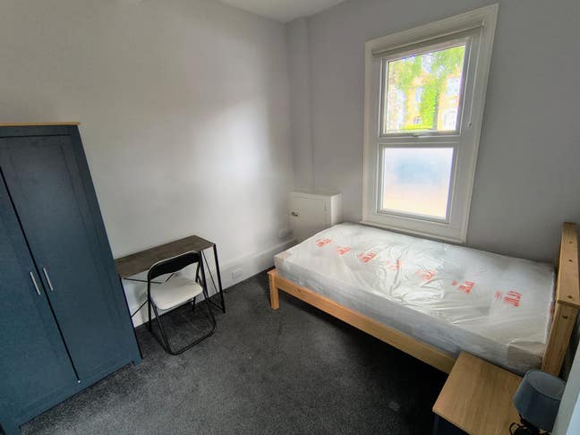 Great double room in a cool house IP4!! Main Photo