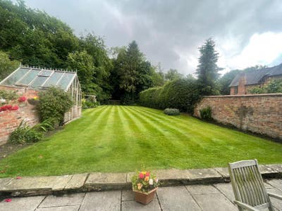 Large House in Knutsford  Main Photo