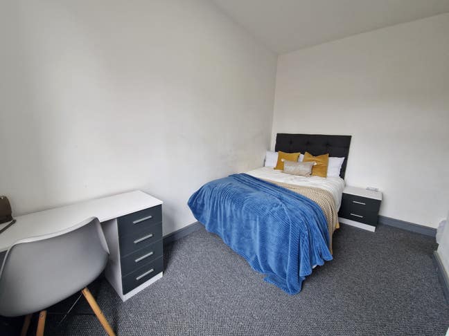 🏠 Spacious Double Ensuite Room Available Main Photo