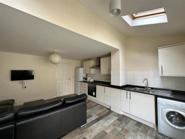 RM1 46 Raglan Street  Main Photo