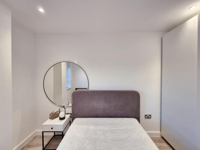 Double ensuite! All bills included! Great Location Main Photo